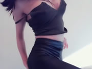 麻酥酥喲皮褲熱舞兩個葡萄很是誘人